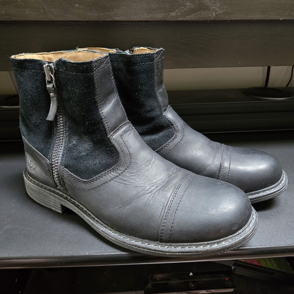 UGG Men’s Dalvin Black Leather Shearling Lined Boots - Picture 2 of 9